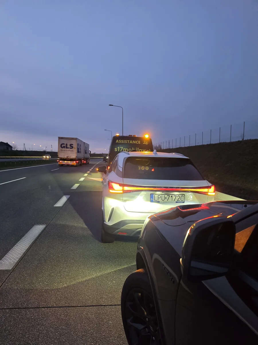 Pomoc po awarii na trasie — materiał S17mobilny.pl