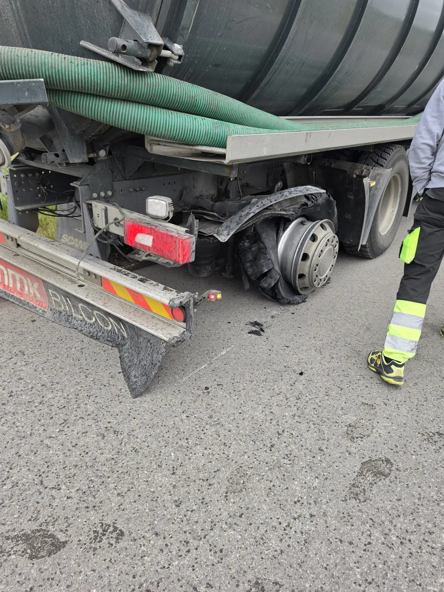 Awaria opony samochodu ciężarowego obsługiwana przez mobilny serwis S17mobilny.pl